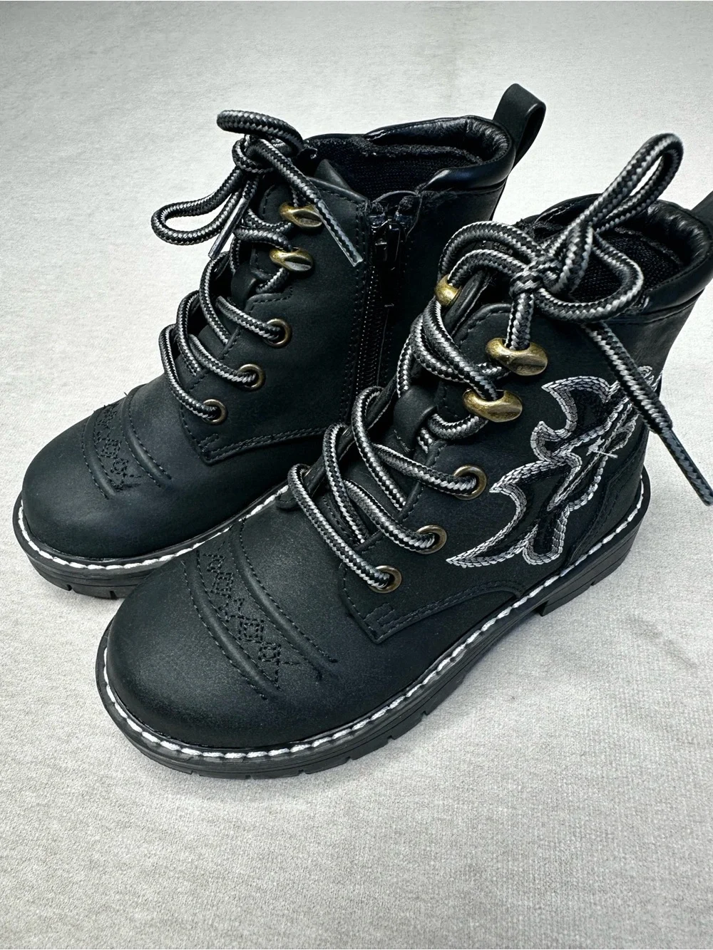 Dream Pairs Girls Black Lace-Up Ankle Boots with Star Stitching